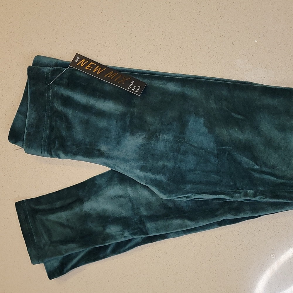Hunter Green Solid Brushed Velour Velvet Leggings - Picture 10 of 12